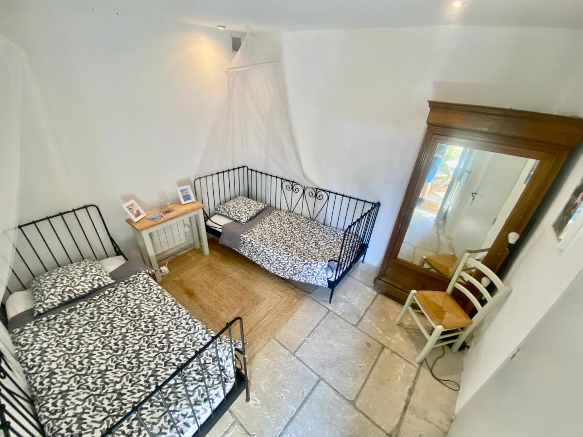 Auberge De La Croix Du Pape Èze Exteriör bild