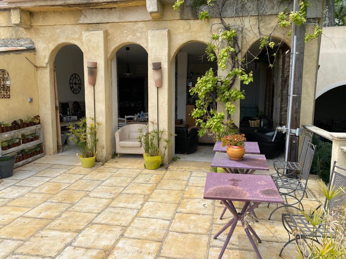 Auberge De La Croix Du Pape Èze Exteriör bild
