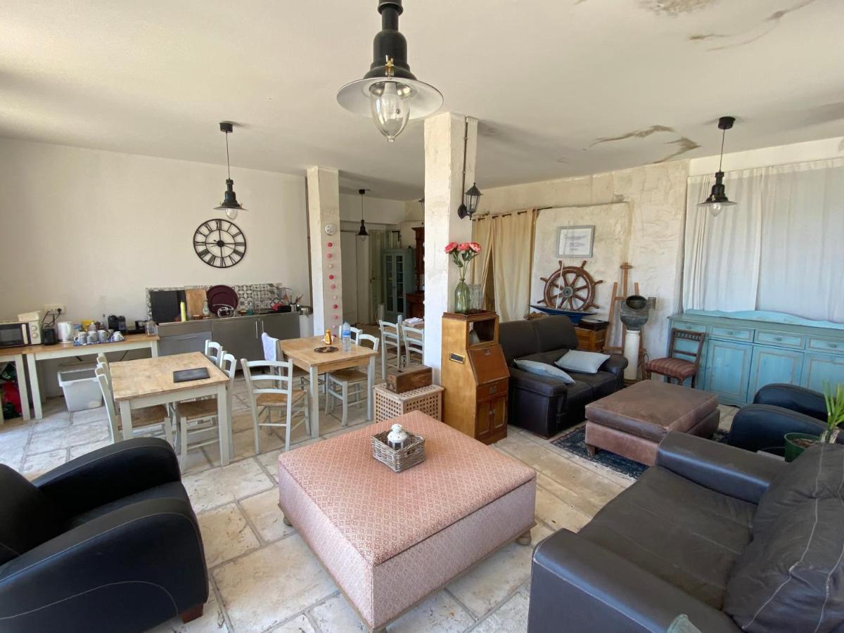 Auberge De La Croix Du Pape Èze Exteriör bild
