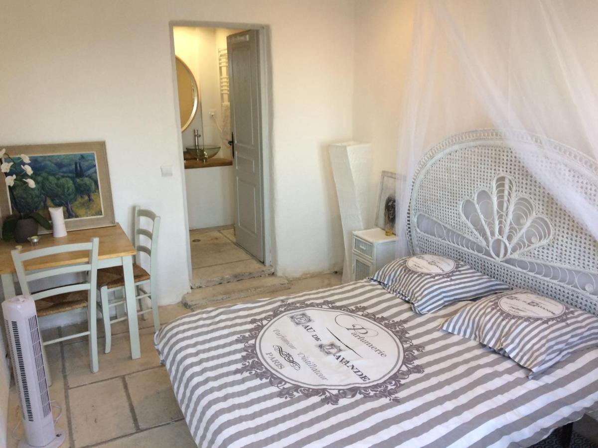 Auberge De La Croix Du Pape Èze Exteriör bild